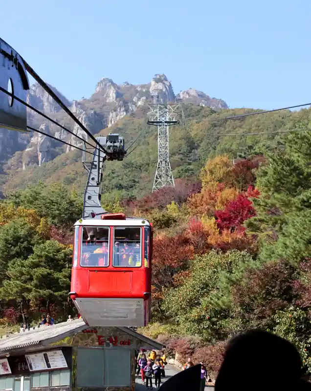 Daedunsan cable car and autumn slopes · 27 October 2013 archive photograph