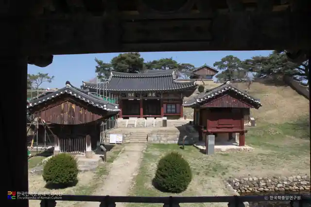 Namgyeseowon courtyard and halls · archive photograph; shooting date not supplied