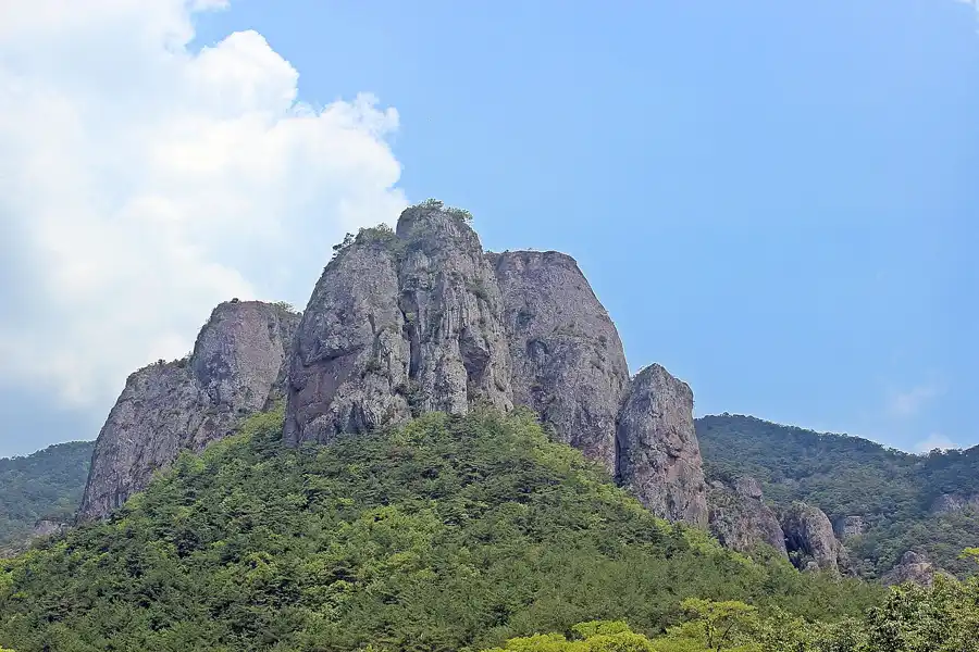 Giam cliffs