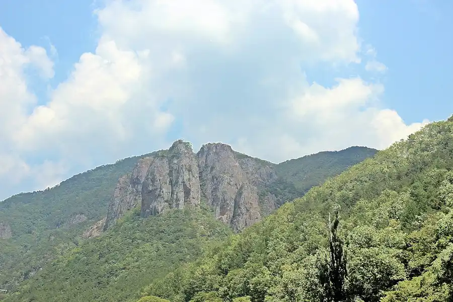 Juwang Valley cliff panorama