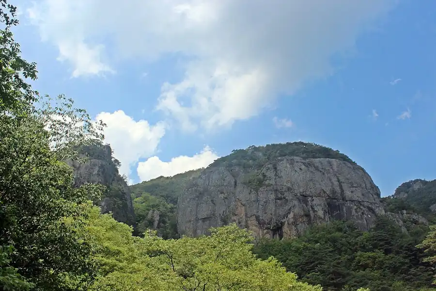 Rock wall in Juwang Valley