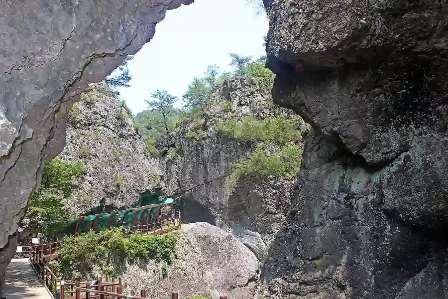 Yongchu Gorge cliffside boardwalk