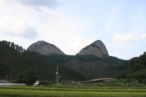 Maisan’s twin peaks