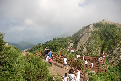 Mireuksan’s coastal trail