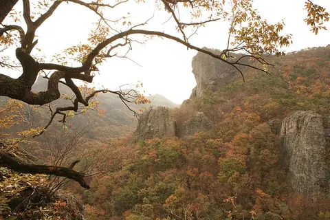 Autumn cliffs on Seonunsan