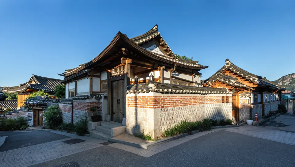 Traditional hanok homes in Bukchon, Seoul, in morning sunlight