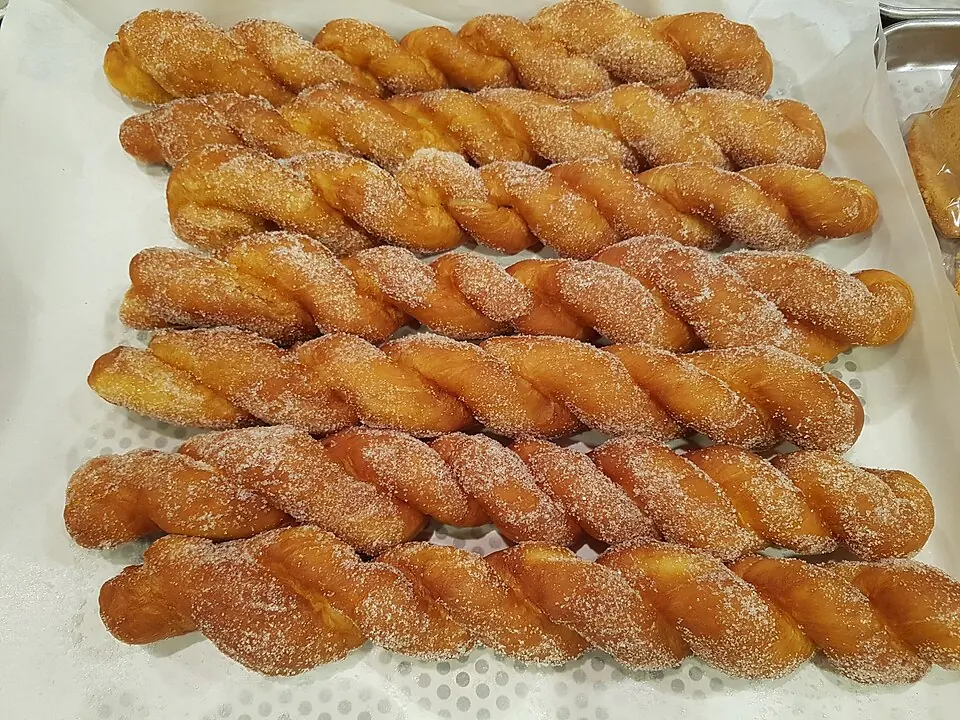 Kkwabaegi — Korean twisted doughnuts