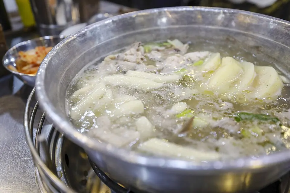 Dakhanmari — whole-chicken soup