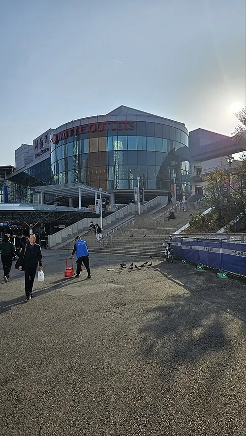 Lotte outlet beside Seoul Station