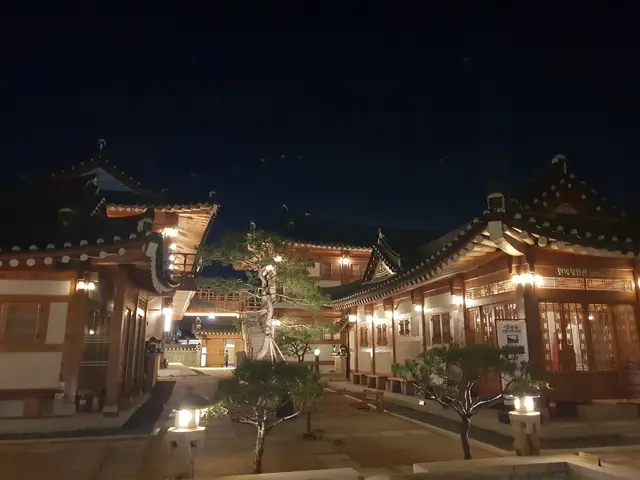 The illuminated hanok courtyard at Hwangnamguan Hotel in Gyeongju at night