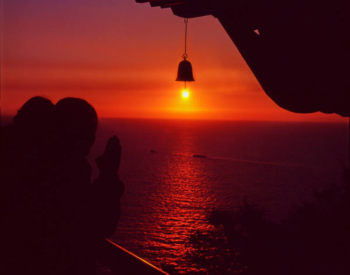 Hyangiram · a blazing sunrise over the sea