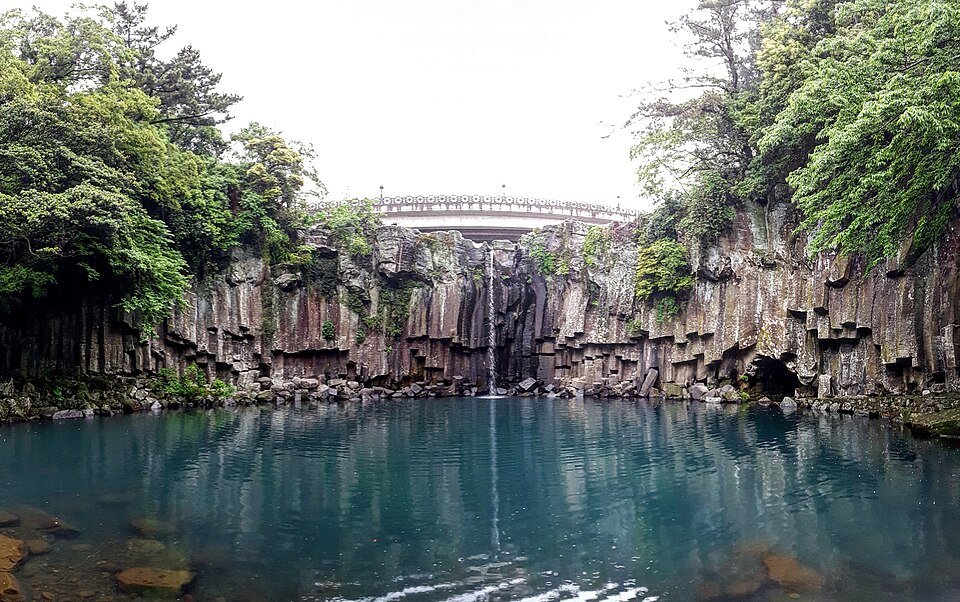 Cheonjeyeon Falls